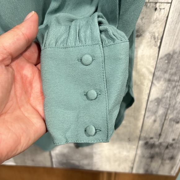 The Limited Woman’s Long Sleeve Size PL Turquoise - Picture 5 of 8